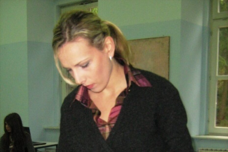 Ivana Ružić demonstrira učenicima tretman lica čokoladom