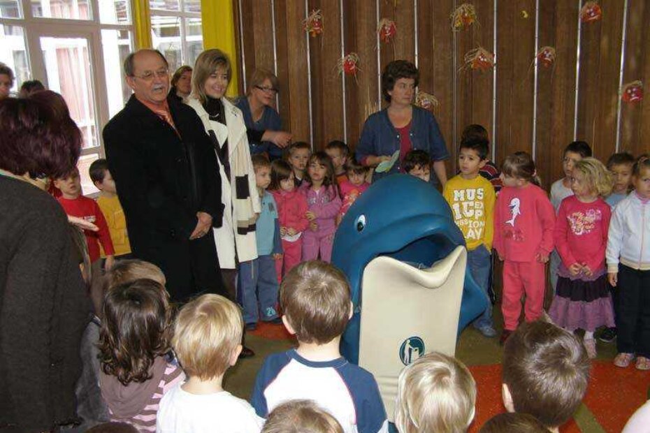 Dino Mates djeci opisuje svoje poduzeće i objašnjava zašto je otpad potrebno odvajati