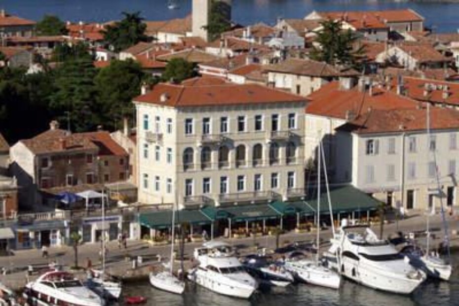 Jahte privezane u porečkoj luci