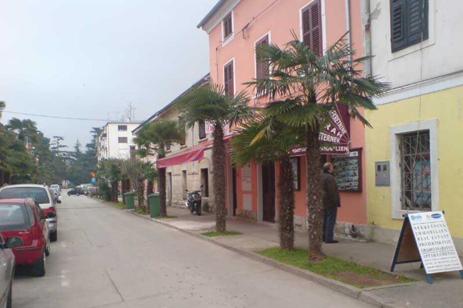 Nakon uklanjanja ilegalno postavljene terase ostao je nasuti materijal