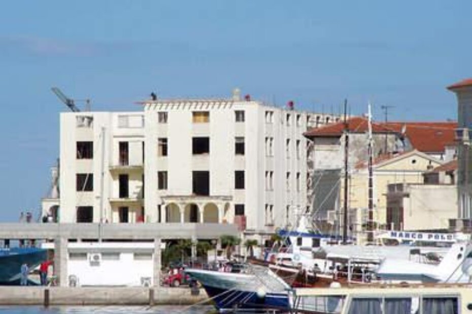 Bivši hotel Riviera već nekoliko dana bez krova