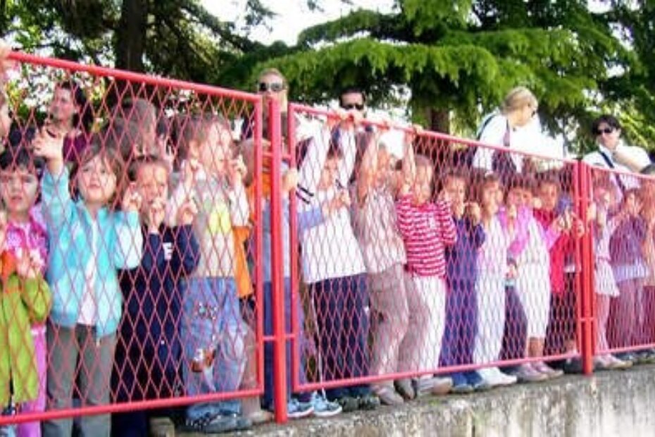 Pokazna vježba Crvenog križa i vatrogasaca privukla je mališane