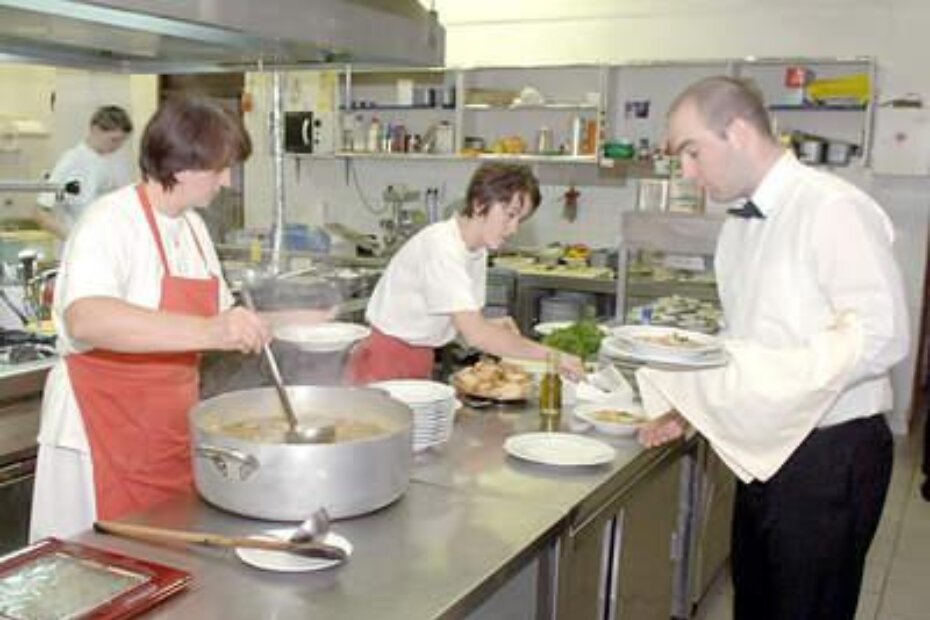 Najviše je osoba zaposleno u hotelima i restoranima