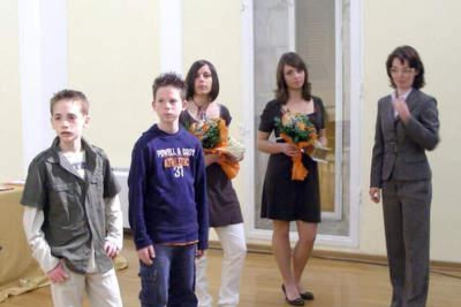 Silvija Kodnik (u sredini) sa nagrađenim učenicima i dogradonačelnicom Nadiom Štifanić Dobrilović