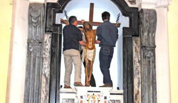 Restaurirana umjetnina zabljesnula punim sjajem - drveno raspelo iz 15. stoljeća ponovno u Eufrazijani