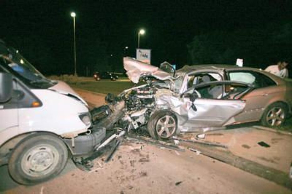 Prednja strana citroena C5 je potpuno uništena