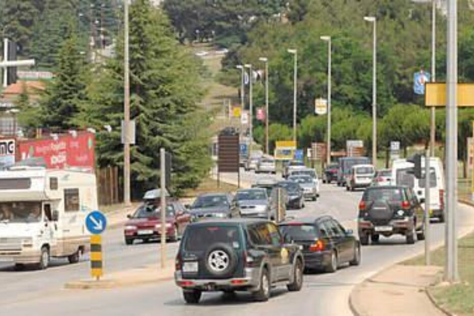 Kolone turista zakrčile su i porečke prometnice