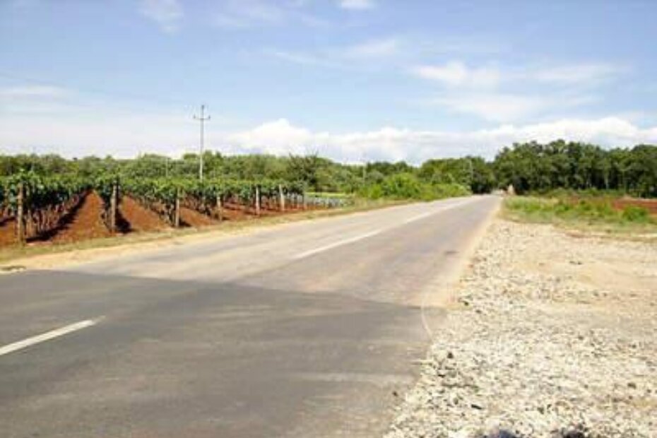 Dio nedovršene  županijske ceste Kaštelir - Poreč