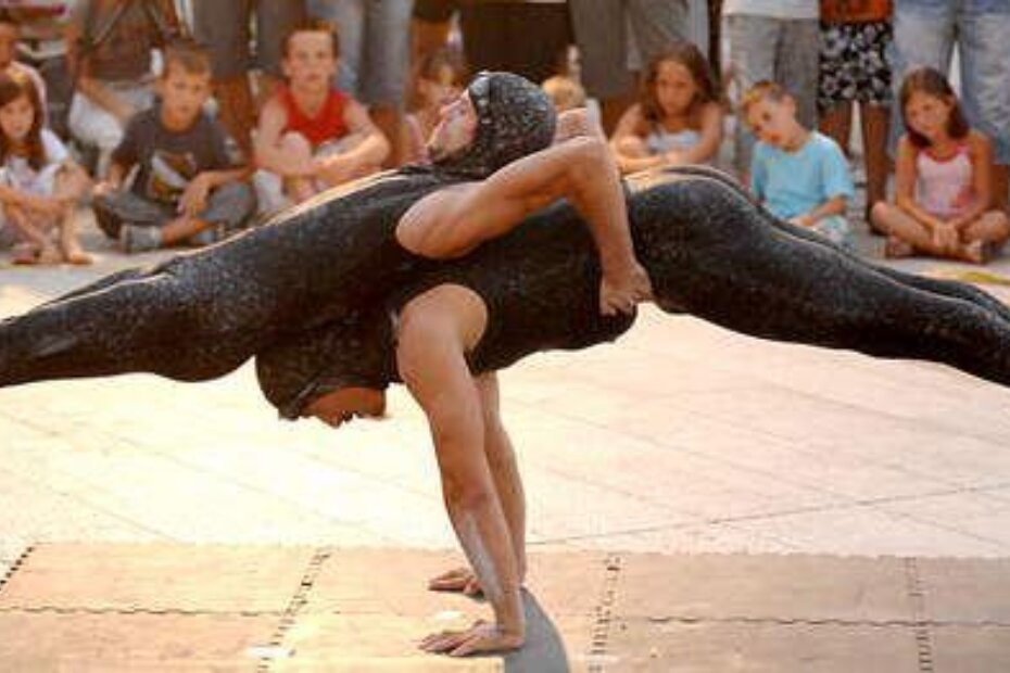 Čileanski akrobati duo Tobarich