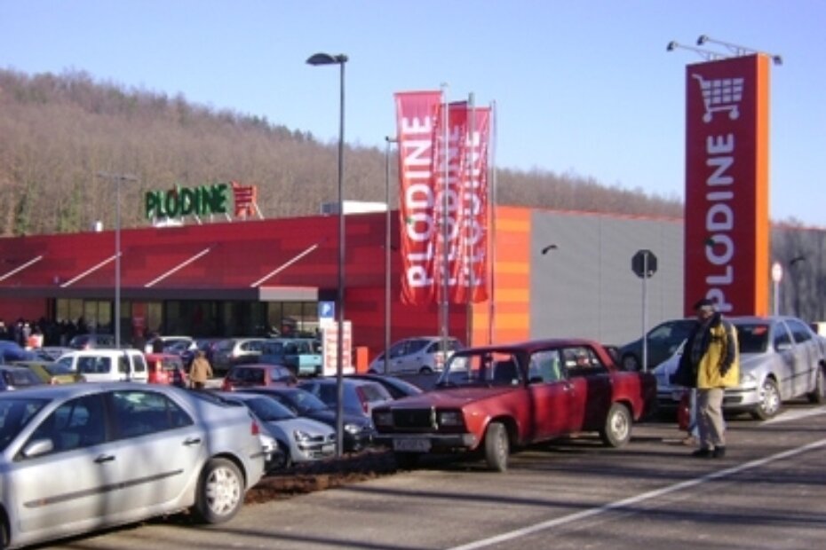 Trgovački centar "Plodine" u Pazinu