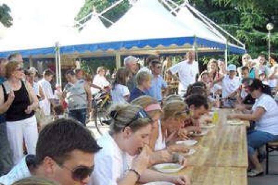 Brzo jedenje grampera, zapravo paprenog pomfrita