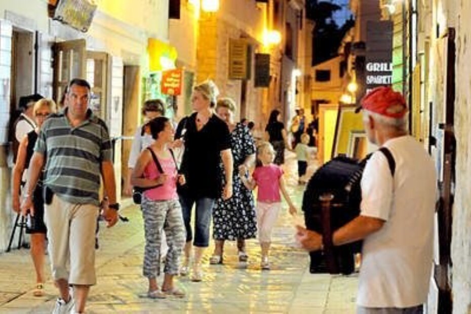 Zvukovi ljeta u porečkoj starogradskoj jezgri znaju biti jako naporni