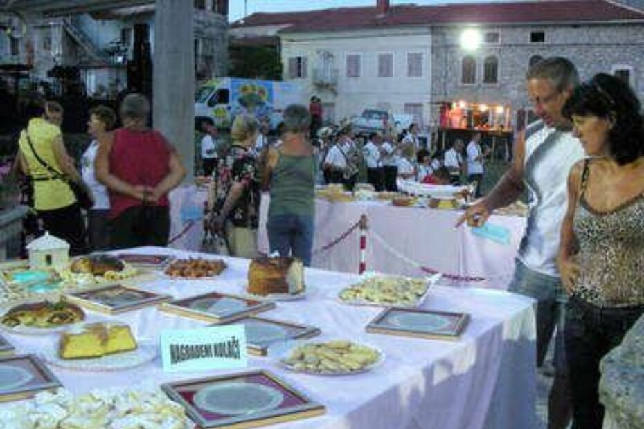 Posjetitelji su za početak kolače mogli samo gledati