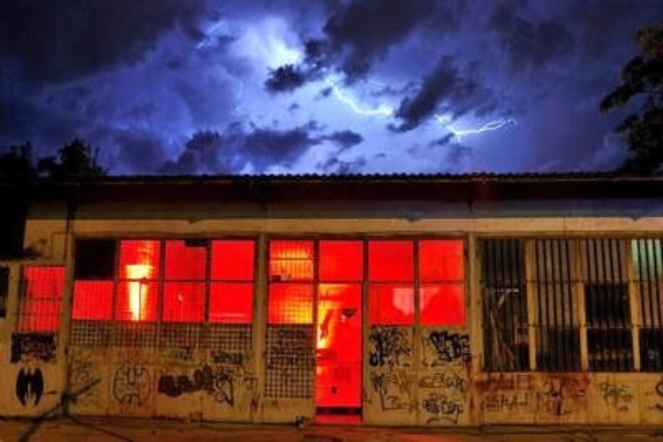 Večer prije otvaranja priroda je upriličila svoj performans