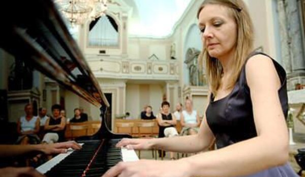 Hommage Chopinu - koncertna sezona u Taru privedena kraju nastupom pijanistice Nataše Milić