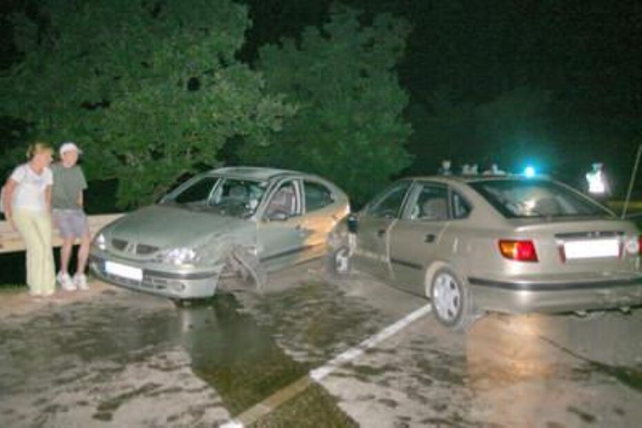 Nakon što je vozilom 'hyundai' promašio zavoj pijani Porečan je prešao na suprotnu stranu kolnika i sudario se s još tri vozila kojima su upravljali Nijemac, Poljak i Talijan