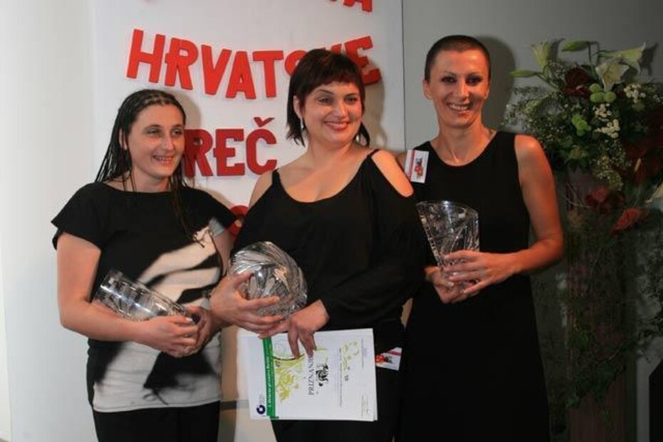 Pobjednica Danijela Piteša (sredina), Ana Poklepović (lijevo), Mihela Odvorčić (desno)