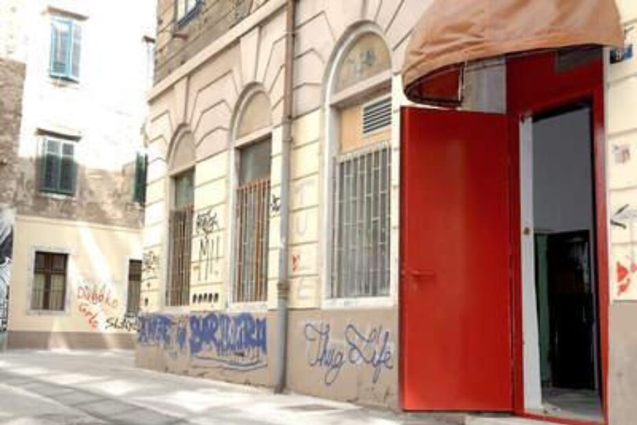 Crvena vrata Palacha čekaju prve goste