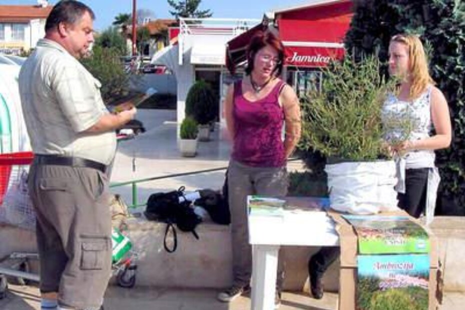 Volonterke Zdravog grada informiraju građane o ambroziji Arhiva G. I./K. F.