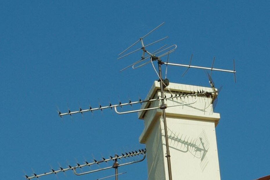 Izdaleka se ne bi posumnjalo da limeni dimnjak krije antene