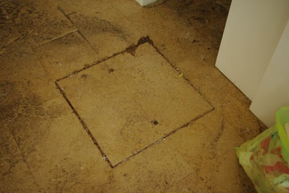 Posljednja brana poplavi bio je poklopac ovoga šahta, koji je jednostavno odletio pod silinom bujice