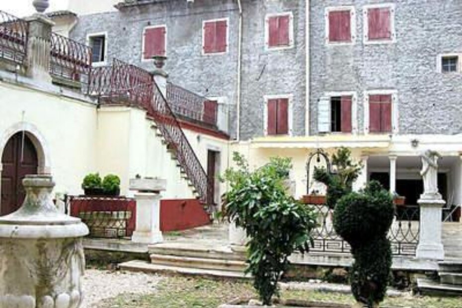 Dio atrija palače Vergottini