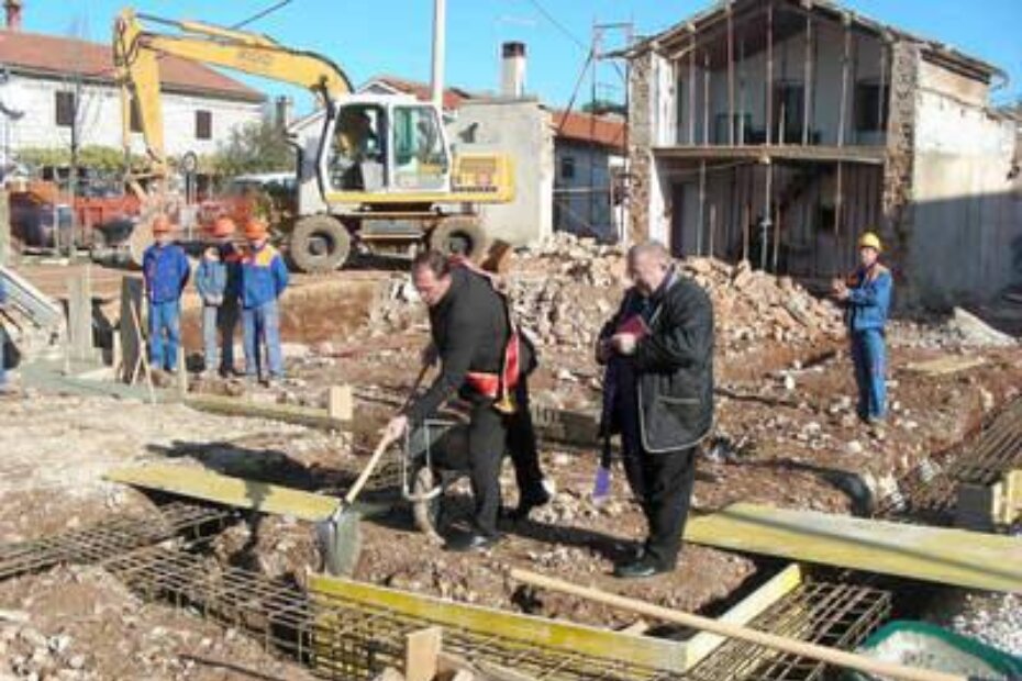 Angelo Mattich i Ivica Butković polažu kamen temeljac