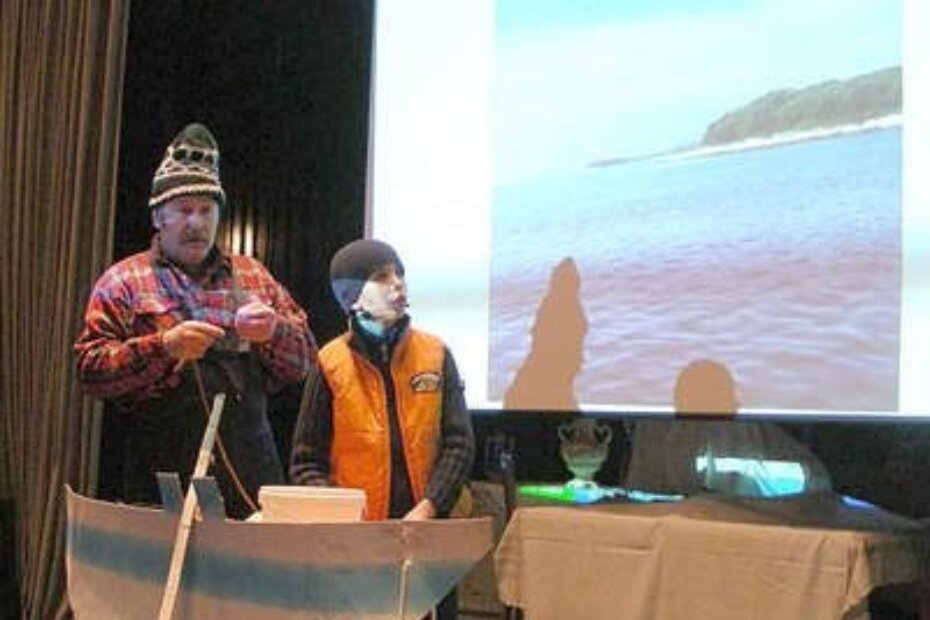 Rinaldo Mitton i Diego Žužić, kao nono i unuk, vraćaju se kući iz ribolova