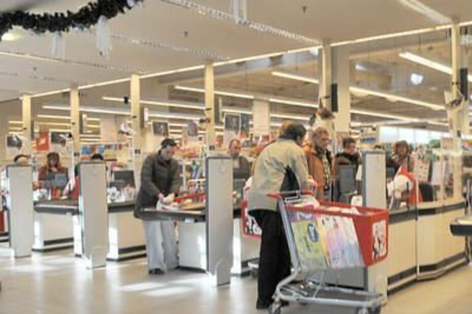 Gužva pred zatišje: na blagajnama su kupci čekali u redu