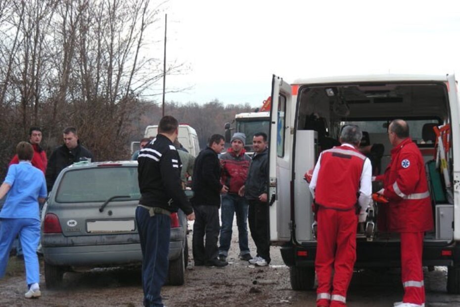 Ozlijeđeni i alkoholizirani J.B. odvezen je u bolnicu vozilom hitne medicinske pomoći