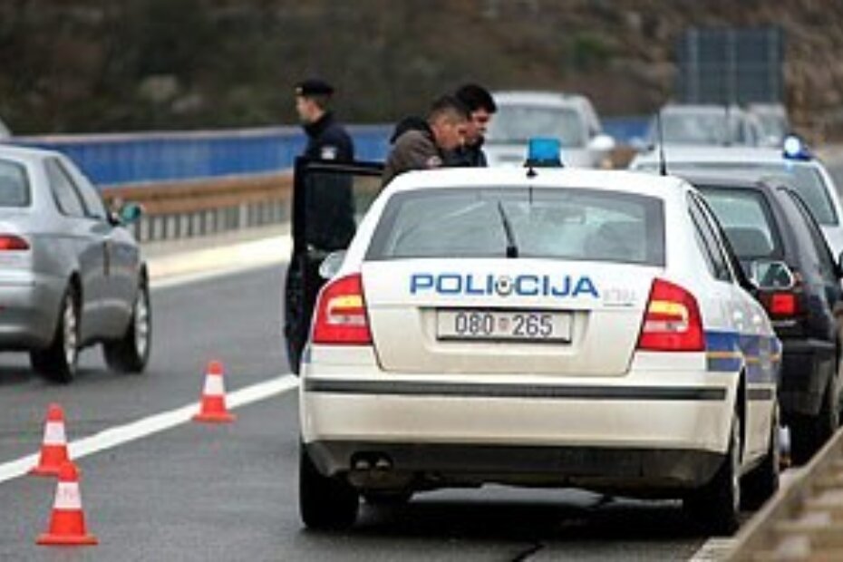 Ostavljeni "golf" na vijaduktu preko Lima