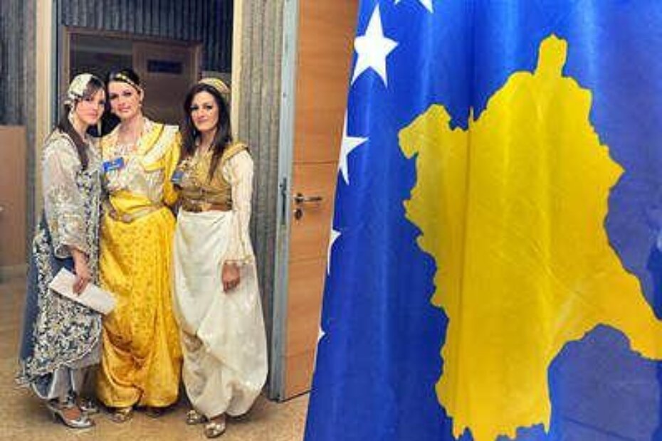 Djevojke u narodnim nošnjama dočekivale su goste