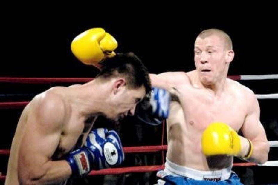 PONOVNO U POREČKOM RINGU - Mirzet Bajrektarević (desno) na prošlogodišnjem susretu s Bošnjakom Harisom Mulalićem