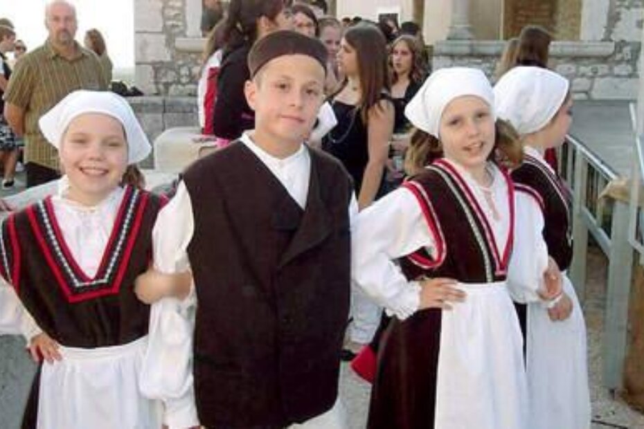 Pobjednik Mario Banko nastupio je i s folklornom grupom