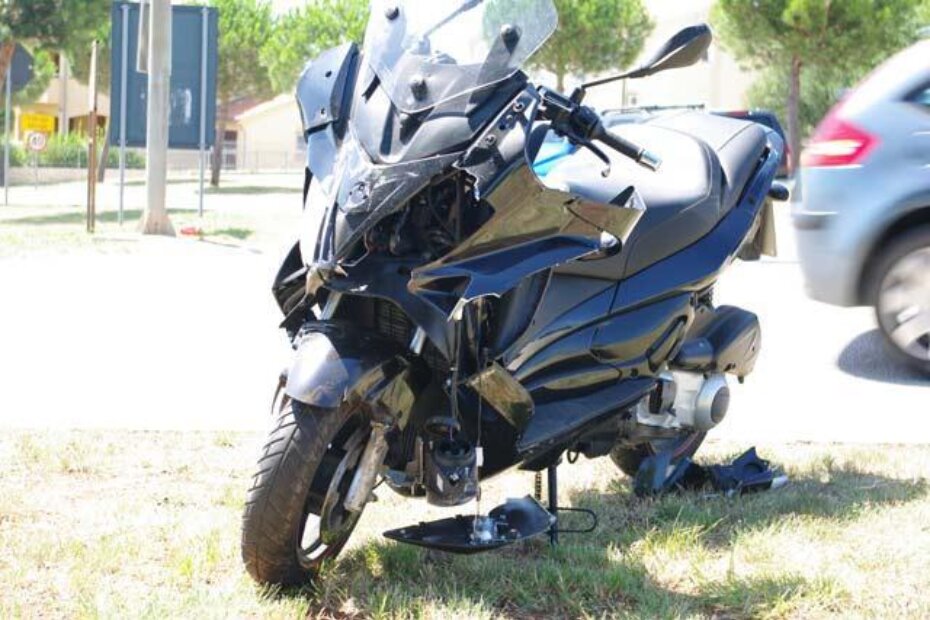 Skuter je pretrpio znatna oštećenja, ali je vozač srećom prošao samo sa lakšim ozljedama