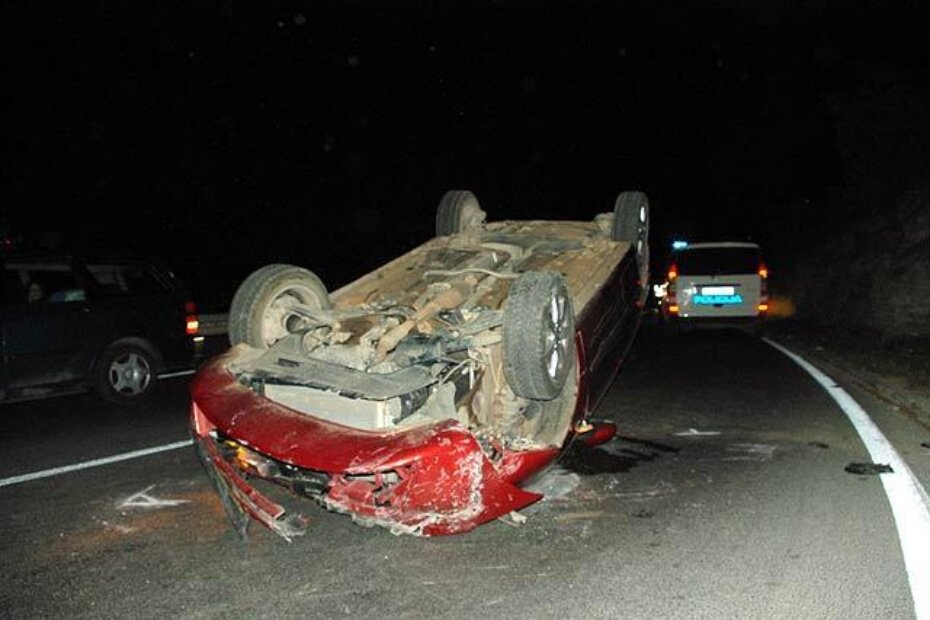 Ibiza je nakon udara u stijenu završila na krovu