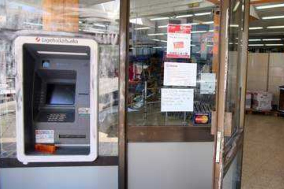 Opljačkani bankomat