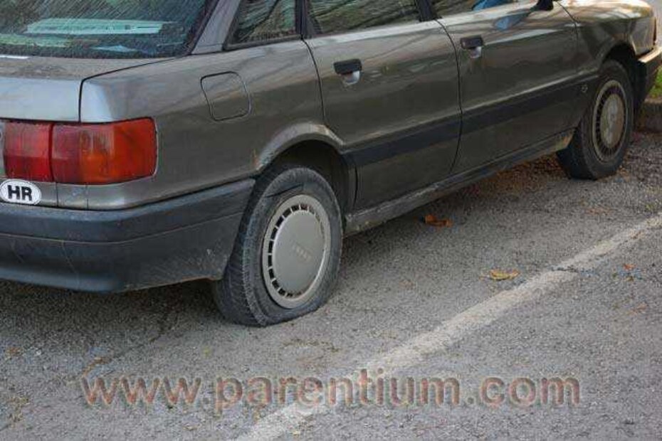 Prvi je stradao audi splitskih tablica na velikom parkiralištu