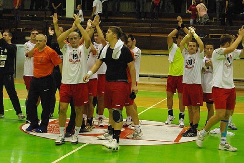 Slavlje porečkih rukometaša i pozdrav publici nakon zaslužene pobjede nad Buzetom