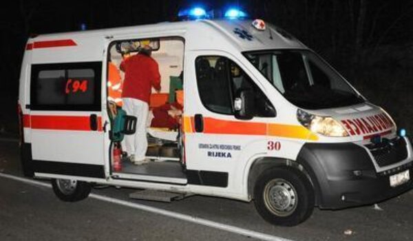 Troje mladih ozlijeđeno u izlijetanju vozila