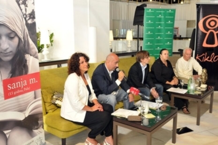 S konferencije za novinare, N. L.