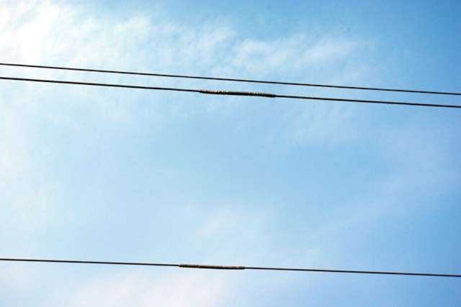 Spojnice kojima su radnici HEP-a "pokrpali" potrgane vodove