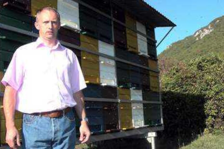 Fredi Petrović, najbolje ocijenjeni istarski proizvođač meda, pored svojih košnica u Vozilićima (R. S.)