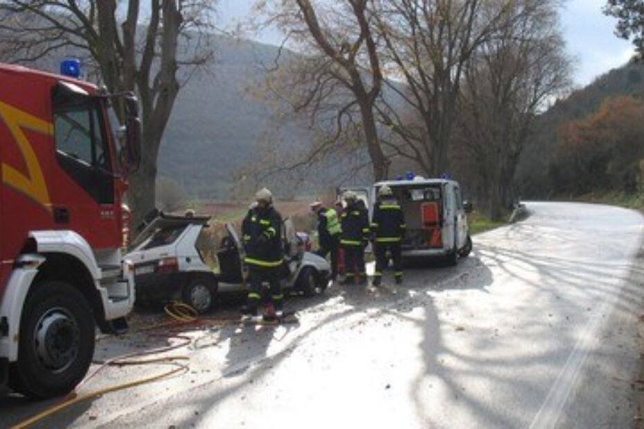 Unesrećenog su iz vozila morali izvlačiti vatrogasci