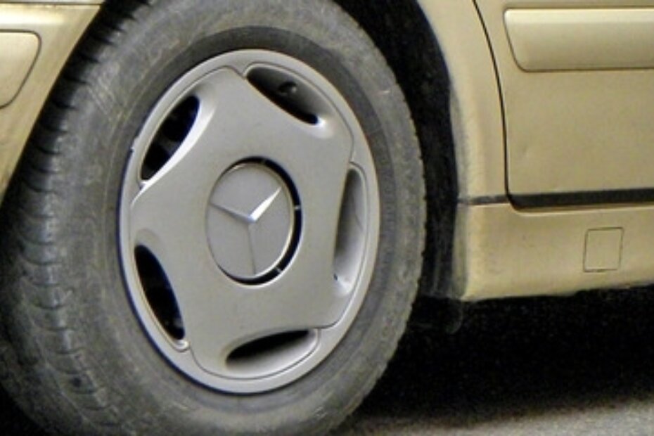 Pijan isprobavao auto s lažnim tablicama (Ilustracija)