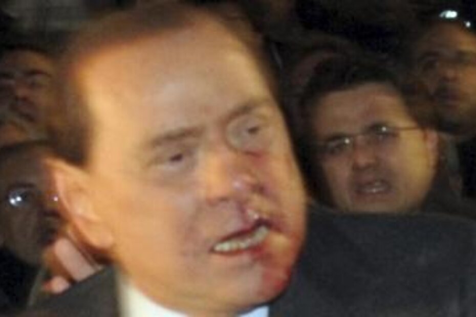 Berlusconija je napadnut nakon govora na stranačkom skupu u Milanu