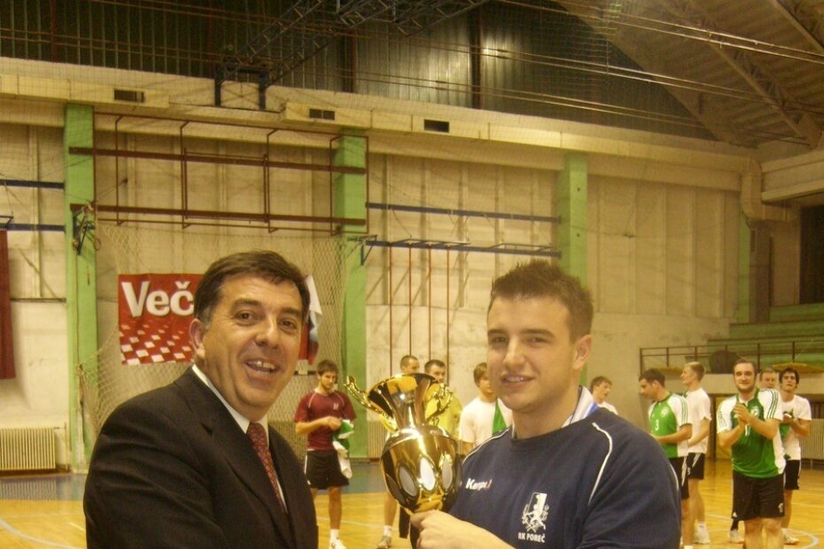 Gradonačelnik Labina Tulio Demetlika predao je pehar Vedranu Mataiji