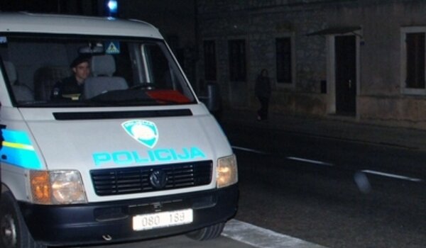 Dvojac bježao sa speedom i marihuanom