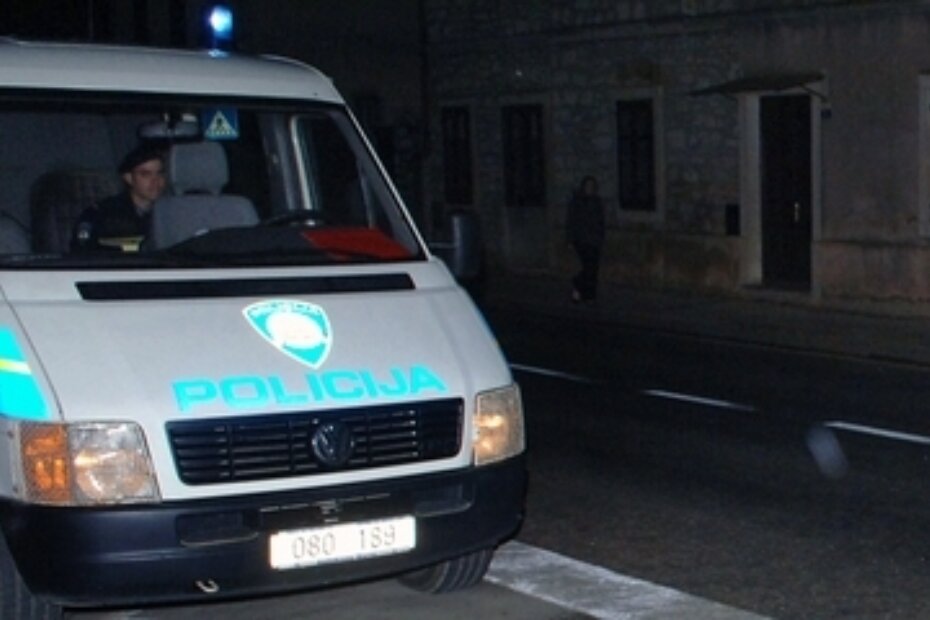 Policija je zaustavila vozilo jer se nije zaustavilo na crvenom svjetlu te otkrila drogu