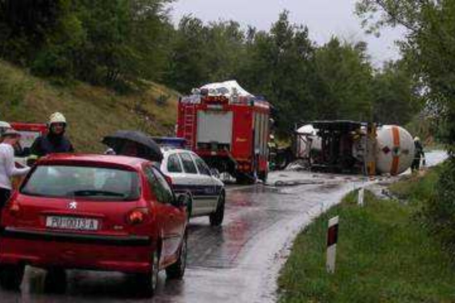 Prevrnuta cisterna za plin između Roča i Bršćaka